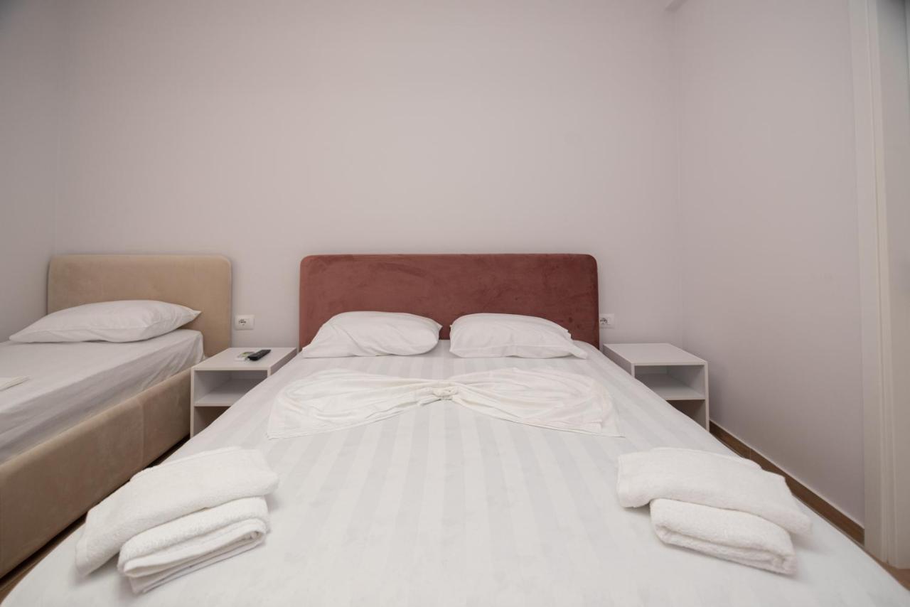 Lian'S Rooms Vlore Exterior photo