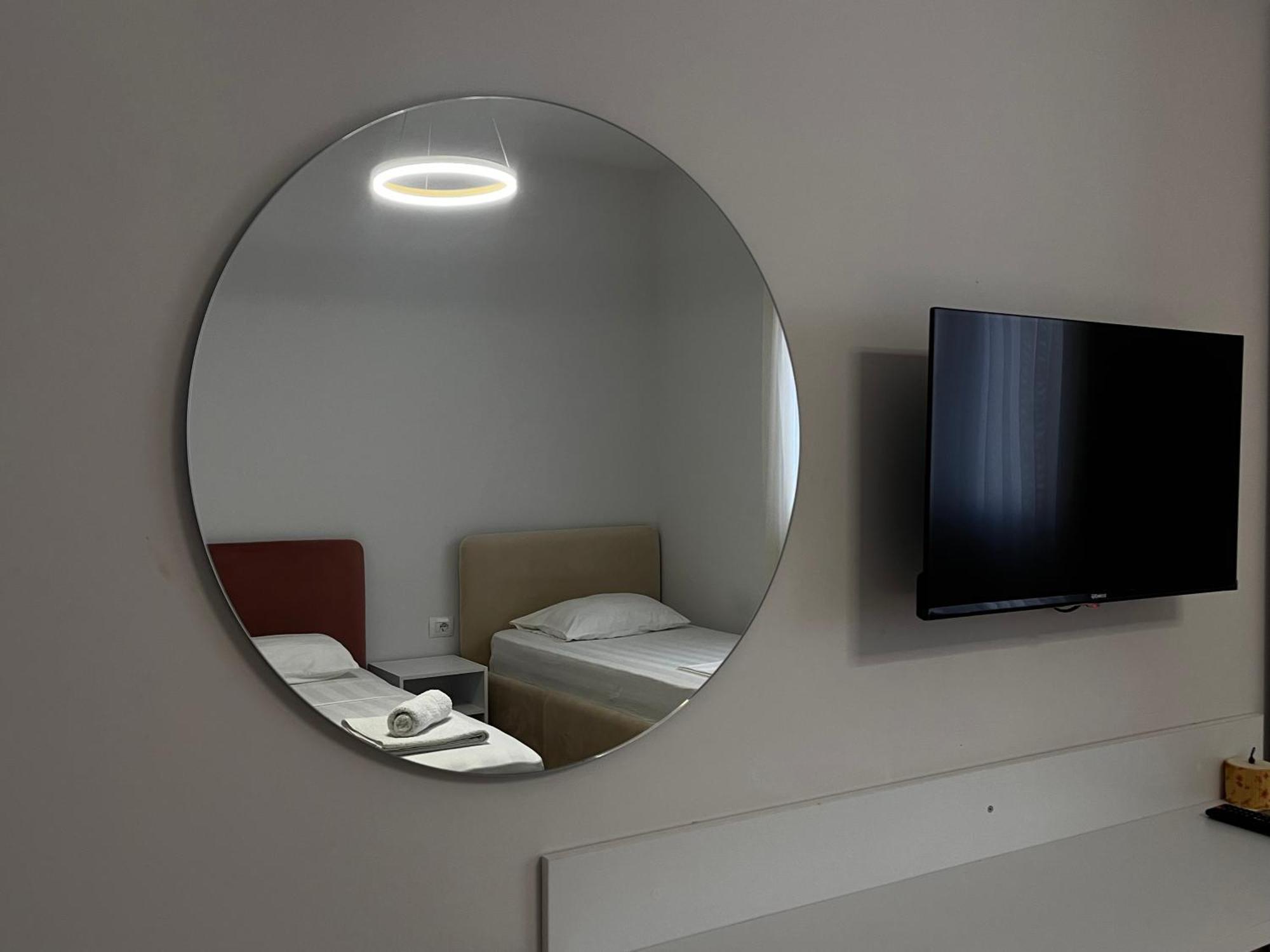 Lian'S Rooms Vlore Exterior photo